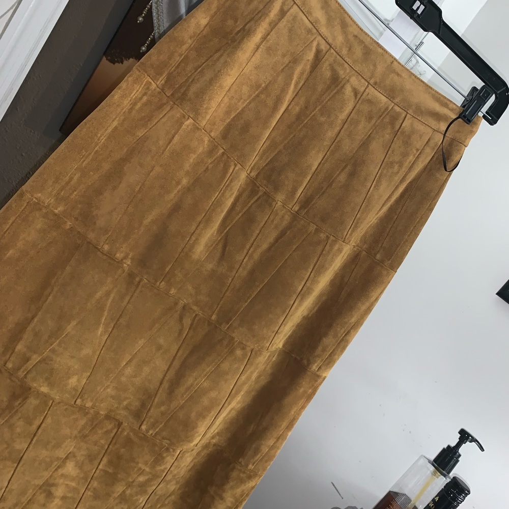 Snap-Front Calfskin Suede Midi Skirt in Dune - Picture 4 of 5